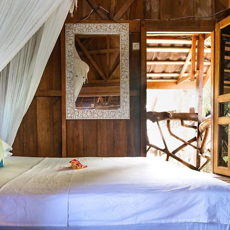 מלון Muarasiberut Mentawai Surf Camp מראה חיצוני תמונה