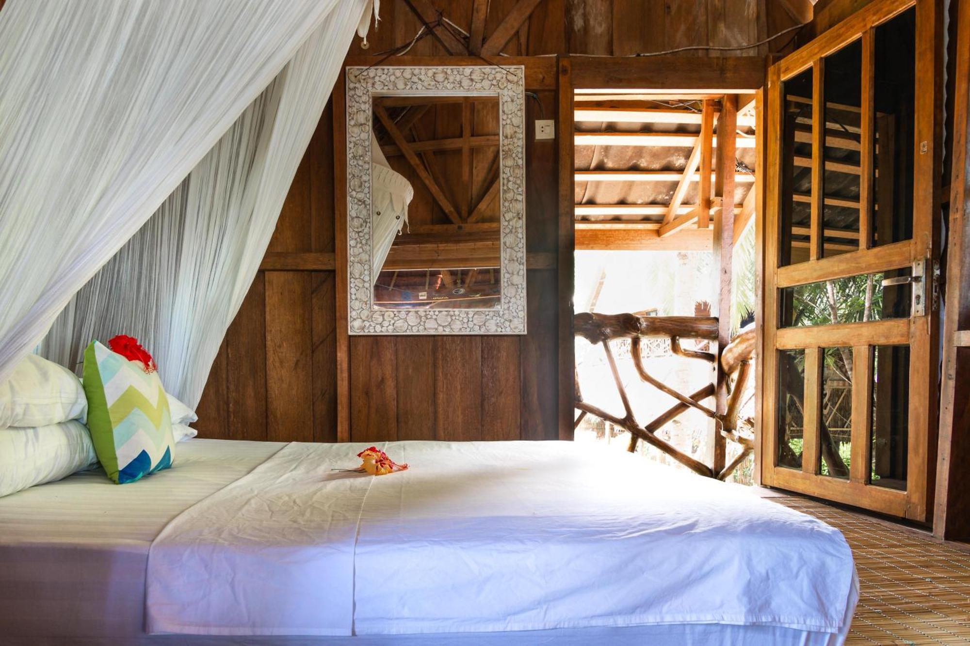 מלון Muarasiberut Mentawai Surf Camp מראה חיצוני תמונה